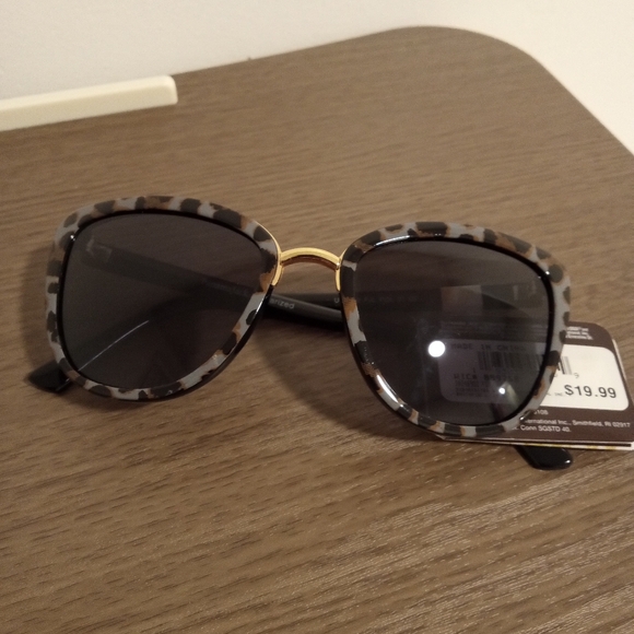 💕 3/$24, Adorable sunglasses - Picture 2 of 6